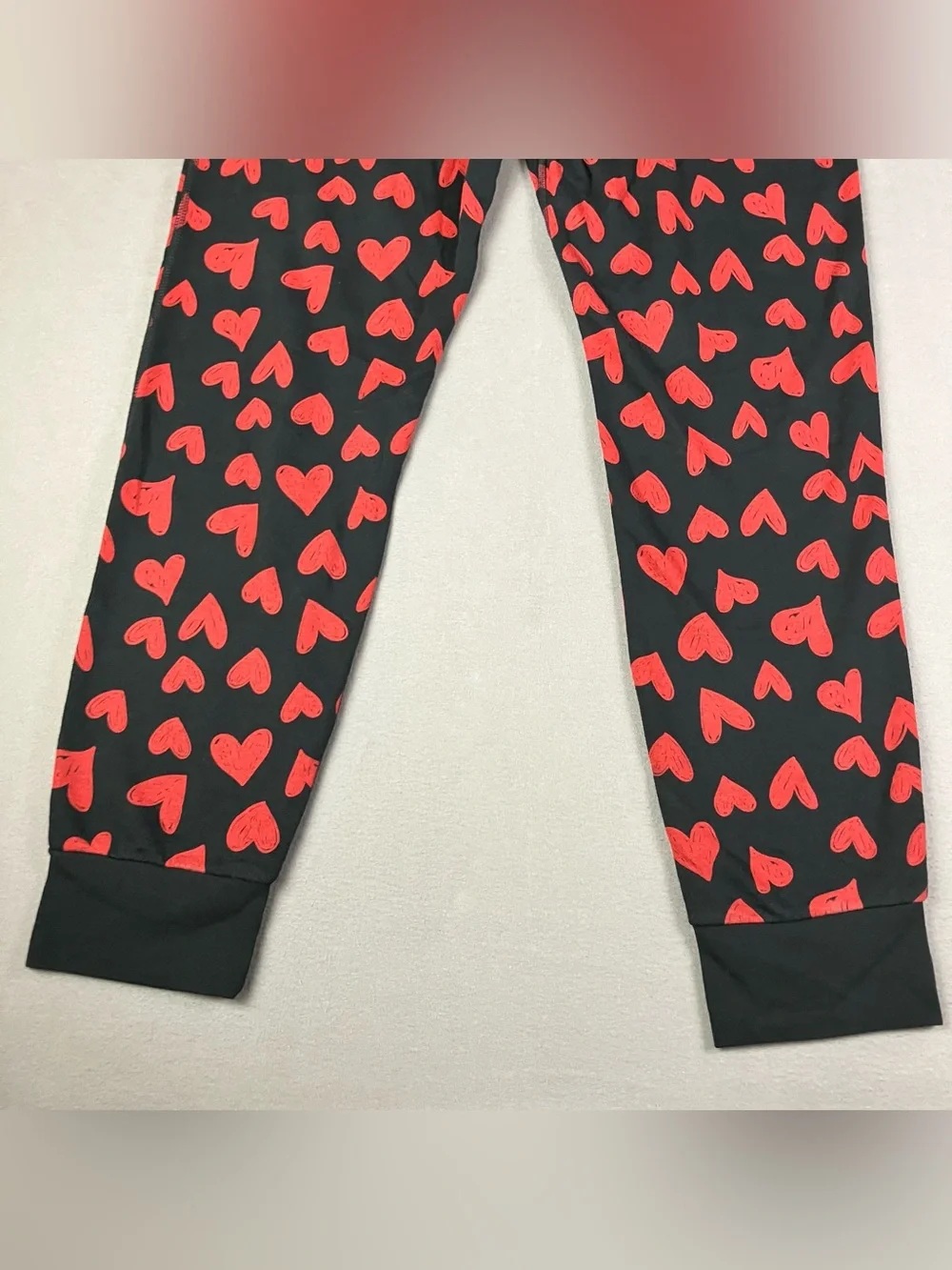 American Eagle Men’s Size M AE Lounge Sweatpant Joggers Hearts Red Black NWT!